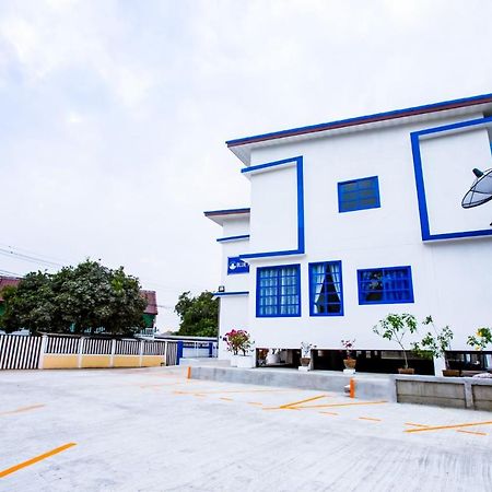 الشقق الفندقية أنغ ثونغفي  Blue House المظهر الخارجي الصورة